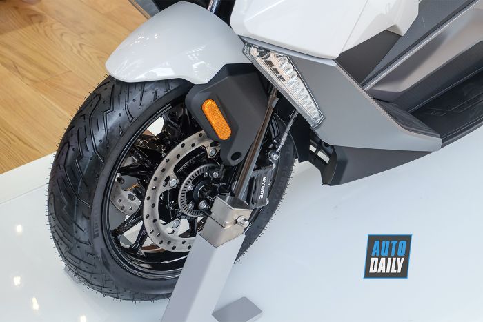 So sánh BMW Motorrad C400X và C400GT: Chênh lệch giá 30 triệu đồng (Hình ảnh: bmw-motorrad-c400gt-3.jpg)