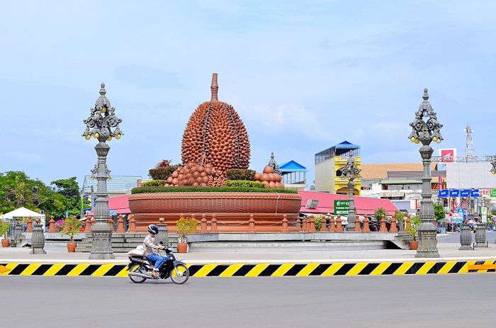 Trải nghiệm cuộc sống chậm rãi tại Kampot, một thị trấn yên bình với sầu riêng ở Campuchia