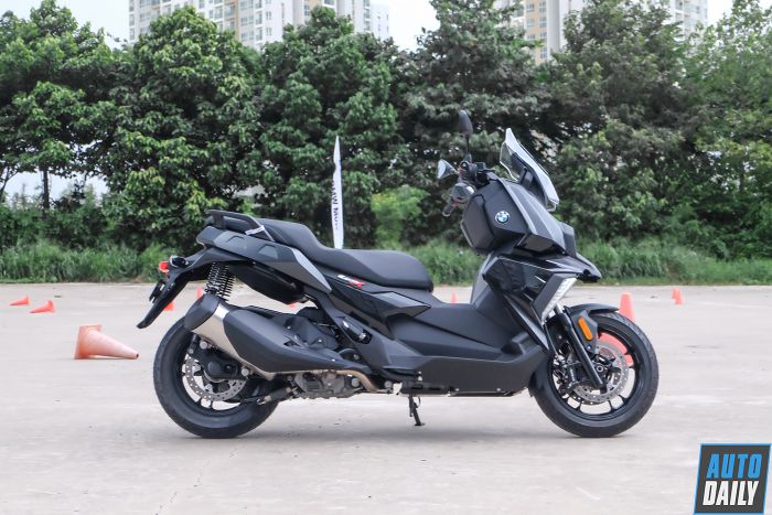 So sánh BMW Motorrad C400X và C400GT: Chênh lệch giá 30 triệu đồng (Hình ảnh: bmw-motorrad-c400x-5.jpg)