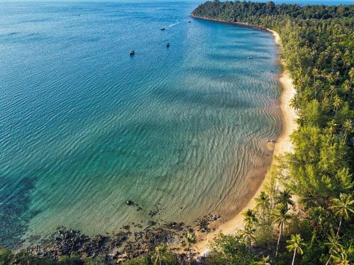 Thư giãn ở Koh Rong giữa biển cả Campuchia.