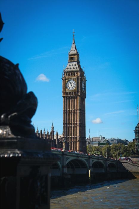 Thưởng ngoạn Đồng hồ Big Ben, một công trình yên bình bên bờ sông Thames 12