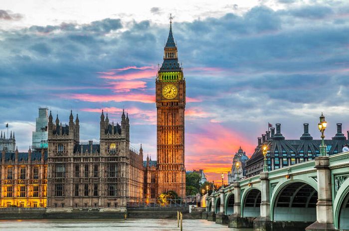 Thưởng ngoạn Đồng hồ Big Ben, một công trình yên bình bên dòng sông Thames 2