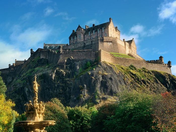 Khám phá lâu đài Edinburgh nguy nga nhất xứ Scotland 2