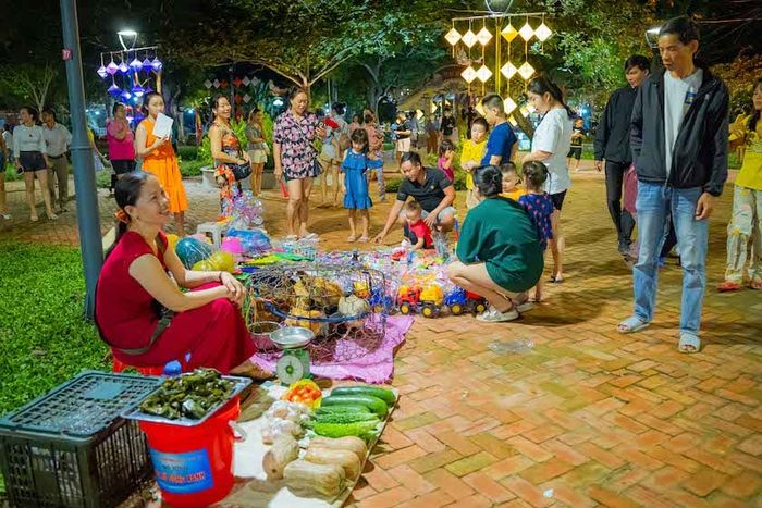 Chợ đêm Cầu Ngói Thanh Toàn