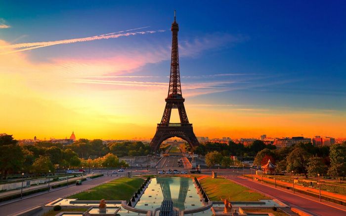 Tháp Eiffel vẫn là biểu tượng đẹp mắt của Paris