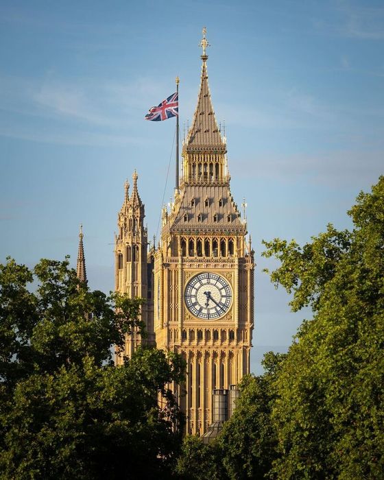 Thưởng ngoạn Đồng hồ Big Ben, một công trình yên bình bên dòng sông Thames 6