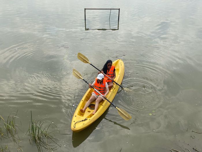 Chèo thuyền kayak cùng bạn bè sẽ là một trải nghiệm thú vị.