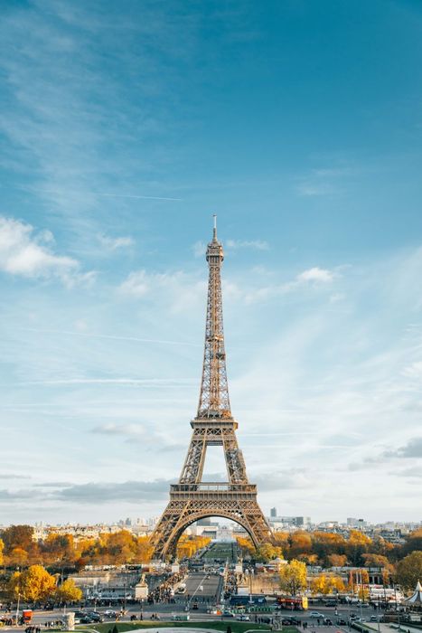 Tháp Eiffel - Một biểu tượng của Paris hoa lệ