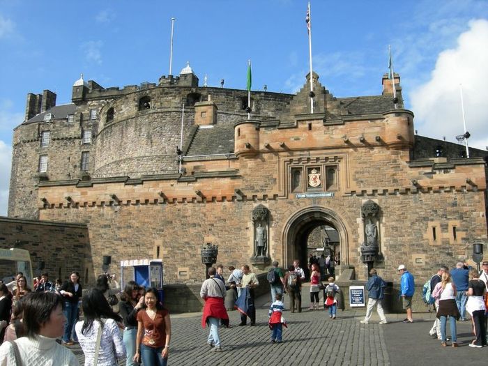 Khám phá lâu đài Edinburgh nguy nga nhất Scotland 5