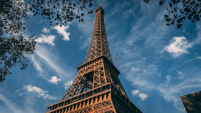 Tháp Eiffel vươn mình nơi Paris hoa lệ 6