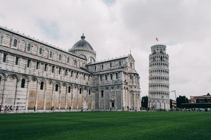 Tìm hiểu về bí ẩn của Tháp nghiêng Pisa - một trong những công trình độc đáo của Italia.