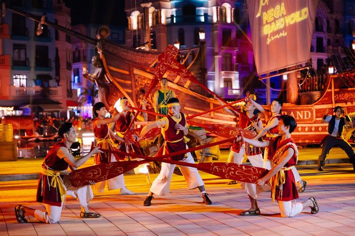 Show diễn The Grand Voyage hoành tráng