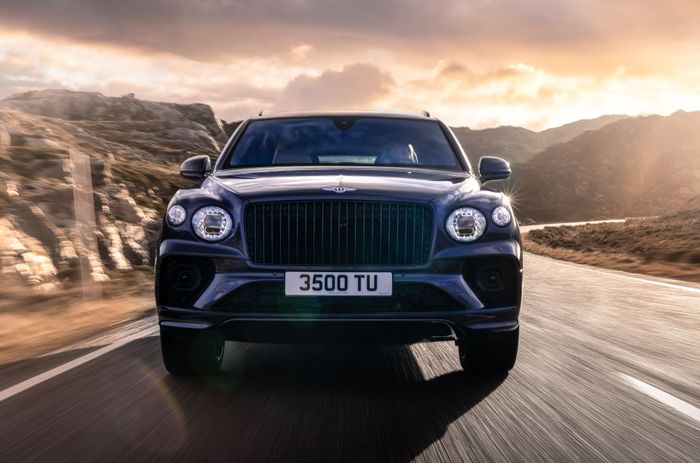 Bentley Bentayga EWB ra mắt với không gian nội thất cực kỳ rộng rãi, tràn ngập trang bị hiện đại 2023-bentley-bentayga-ewb-00019.jpg