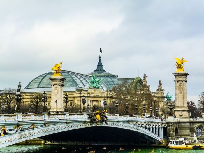 Dạo bước trên con đường danh tiếng Champs-Élysées của Paris 8