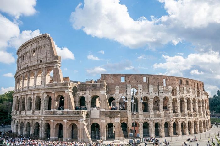 Đấu trường La Mã Colosseum là một công trình kiến trúc kỳ diệu đã tồn tại qua hàng thế kỷ 7