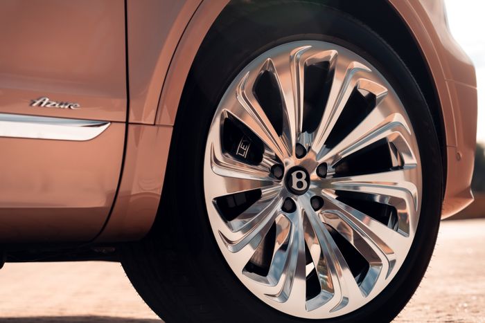 Bentley Bentayga EWB ra mắt với không gian nội thất cực kỳ rộng rãi, tràn ngập trang bị hiện đại 2023-bentley-bentayga-ewb-00024.jpg