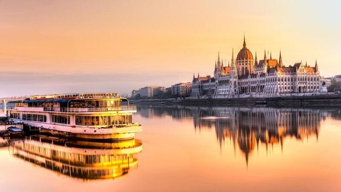 Budapest, thành phố đẹp nhất Hungary, nơi mang đến những trải nghiệm du lịch không thể quên.