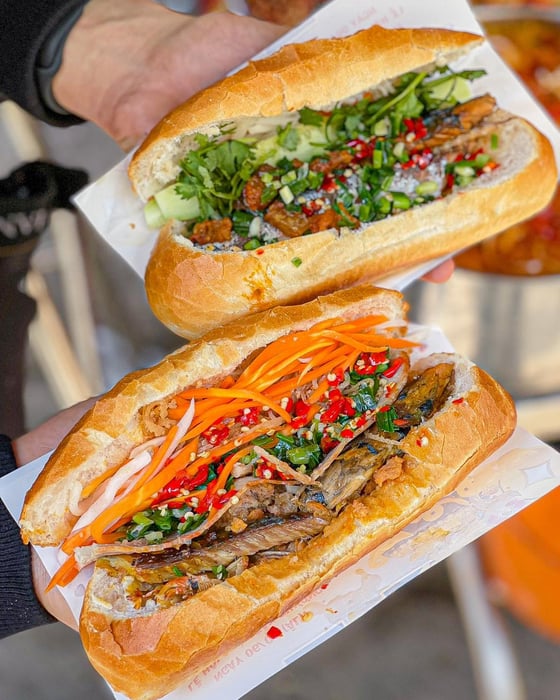 Bánh mì cá nục