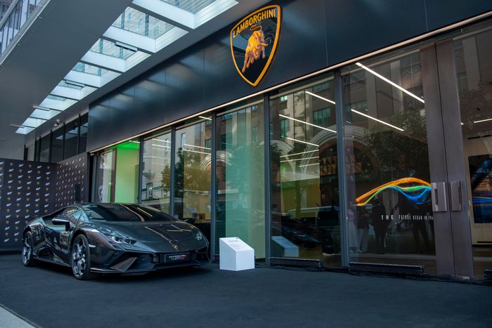 Lamborghini chính thức khai trương showroom tại Thành phố Hồ Chí Minh - Lamborghini 2.JPG