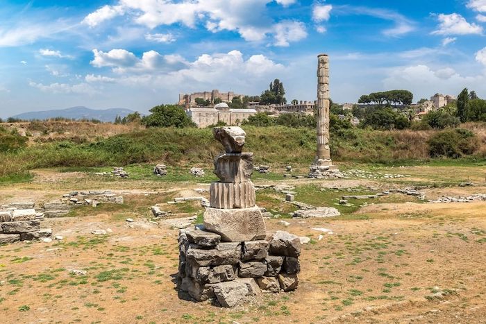 Ephesus, nơi thiêng liêng được đề cập trong Sách Khải Huyền và Phúc âm Gioan 8