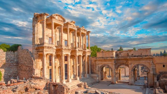 Ephesus, một địa điểm linh thiêng được đề cập trong Sách Khải Huyền với Chương 2