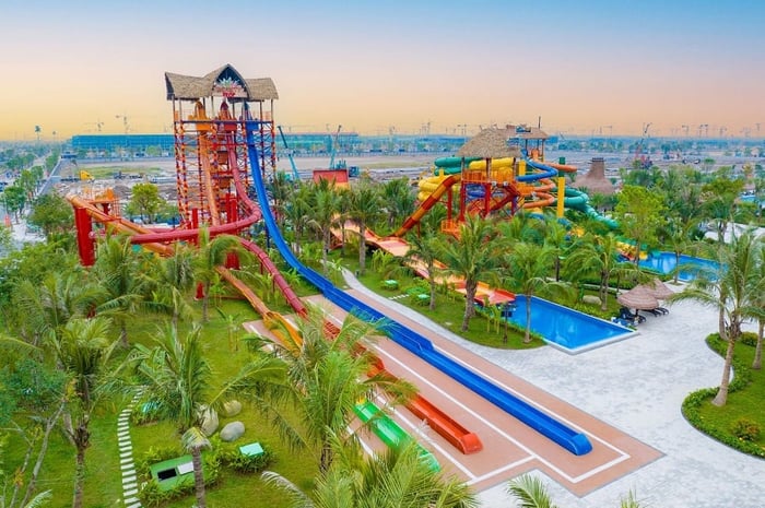 Tại VinWonders Water Park, bạn có thể trải nghiệm những thách thức sôi động với bể bơi ngoài trời lớn, bể bơi trong nhà, các sự kiện và nhạc hội không ngừng...