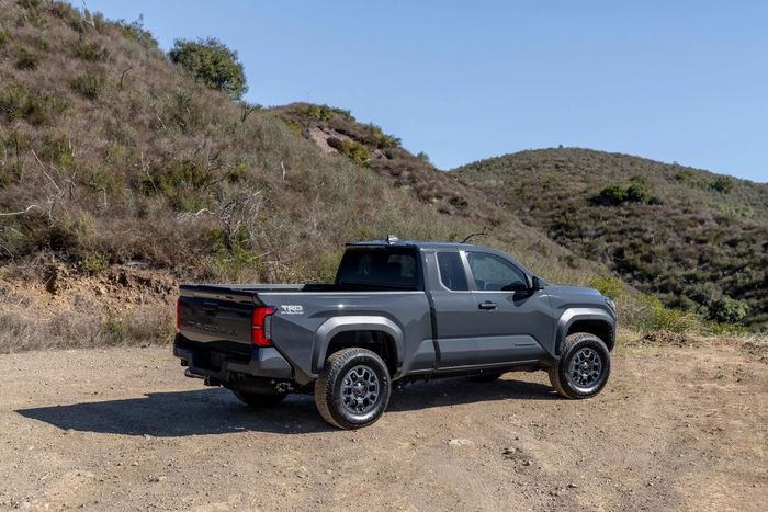 Tiện dụng như Toyota Tacoma 2024: loa xe có thể tháo rời để tận hưởng giải trí cá nhân toyota-tacoma-2024-Mytour-8.jpg