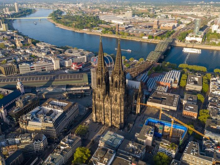 Khám phá vẻ đẹp cổ kính của Köln bên bờ sông Rhine ở Đức