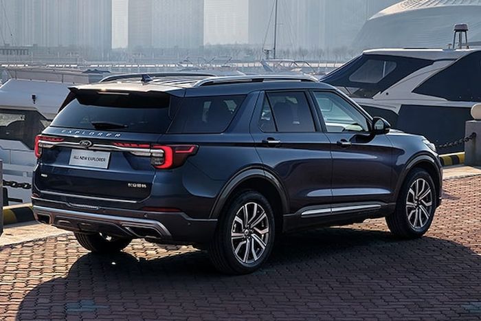 Ford Explorer 2023 sắp được ra mắt với một màn hình thông tin giải trí siêu lớn ford-explorer-5.jpg