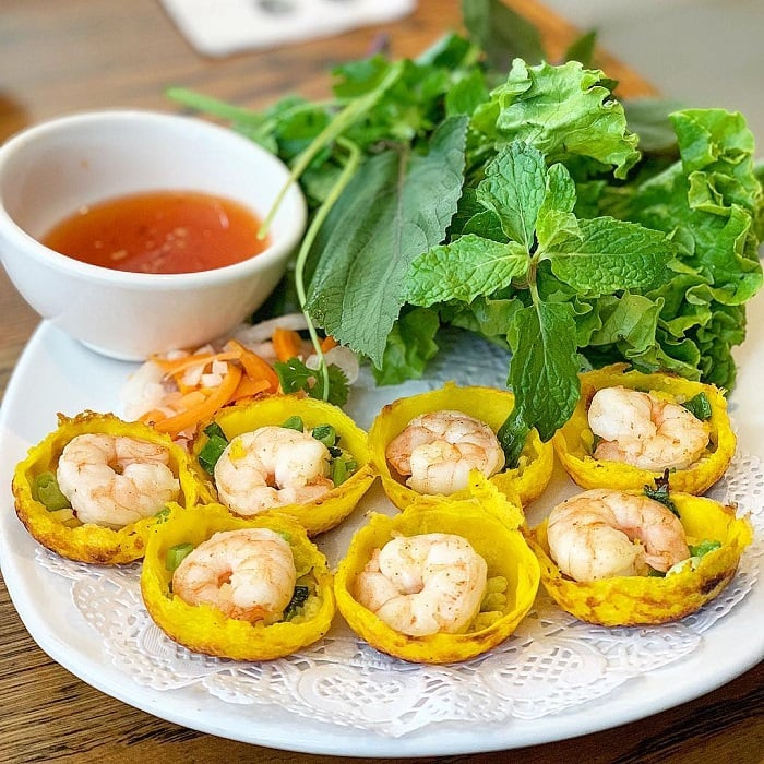 Bánh căn - món ăn dân dã và quen thuộc của Nha Trang luôn hấp dẫn mọi du khách (Nguồn ảnh: Khachsanqueen)