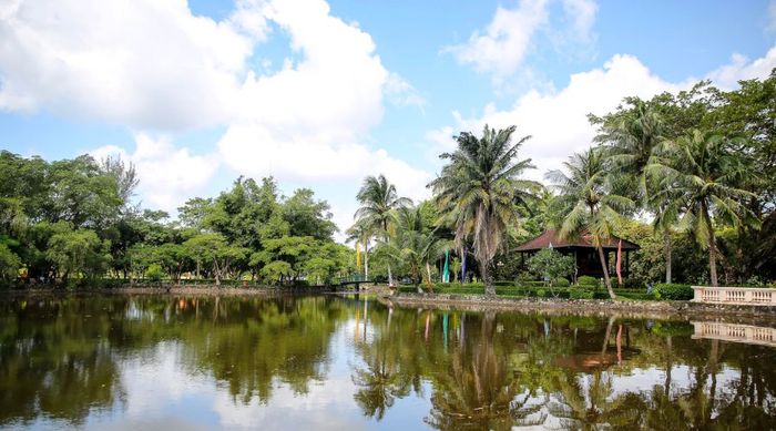 Khi đến thăm Khu tưởng niệm Chủ tịch Hồ Chí Minh, chúng ta biểu đạt lòng thành kính sâu sắc.