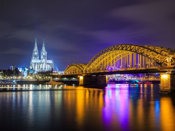 Khám phá Köln cổ kính bên dòng sông Rhine ở Đức