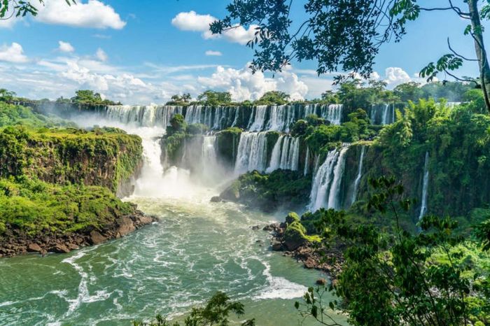 Khám phá vẻ đẹp hùng vĩ của thác Iguazu