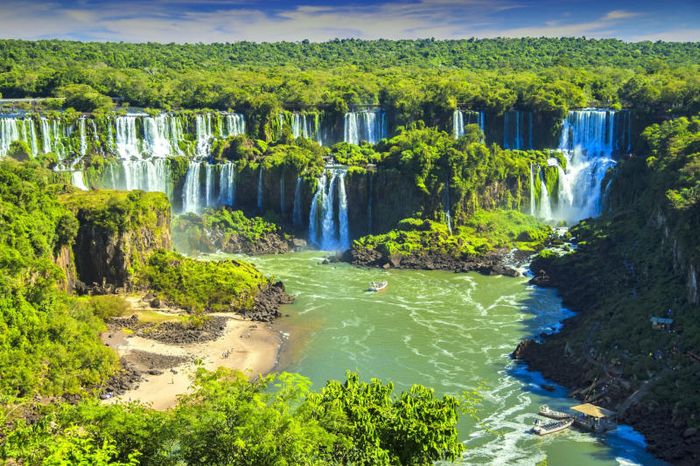 Khám phá vẻ đẹp hùng vĩ của thác Iguazu