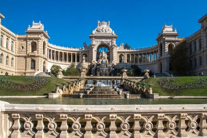 Marseille, thành phố cảng ôm trọn lịch sử và văn hóa của nước Pháp.