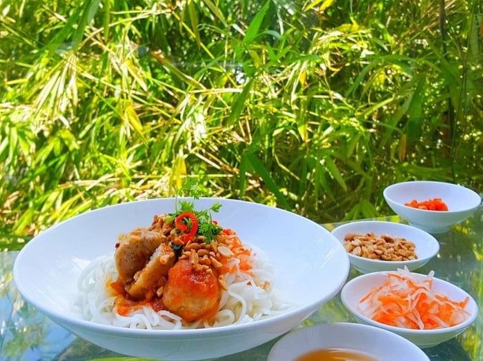 Hủ tiếu hấp - bún chả giò Hà Tiên