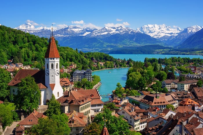 Interlaken, cửa ngõ dẫn lối đến thế giới cổ tích của Thụy Sĩ, là điểm đến không thể bỏ qua.