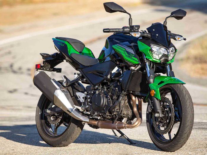 Đánh giá 10 mẫu xe mô tô phân khối nhỏ hấp dẫn nhất cho năm 2022 Kawasaki Z400 ABS 2022.jpg