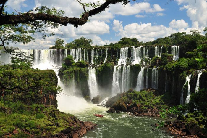 Khám phá vẻ đẹp hùng vĩ của thác Iguazu