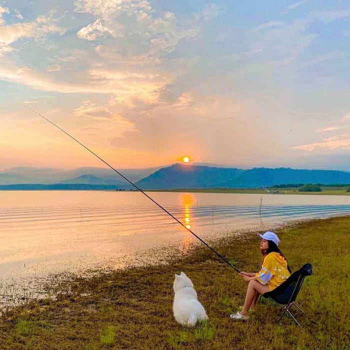 Thư giãn với hoạt động câu cá. (Nguồn ảnh: Sưu tầm)