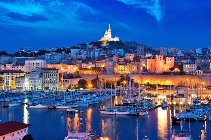 Marseille, nơi khơi nguồn cho nền văn hóa lịch sử của Pháp, vẫn giữ lại vẻ đẹp kiêu sa và quyến rũ qua thời gian.