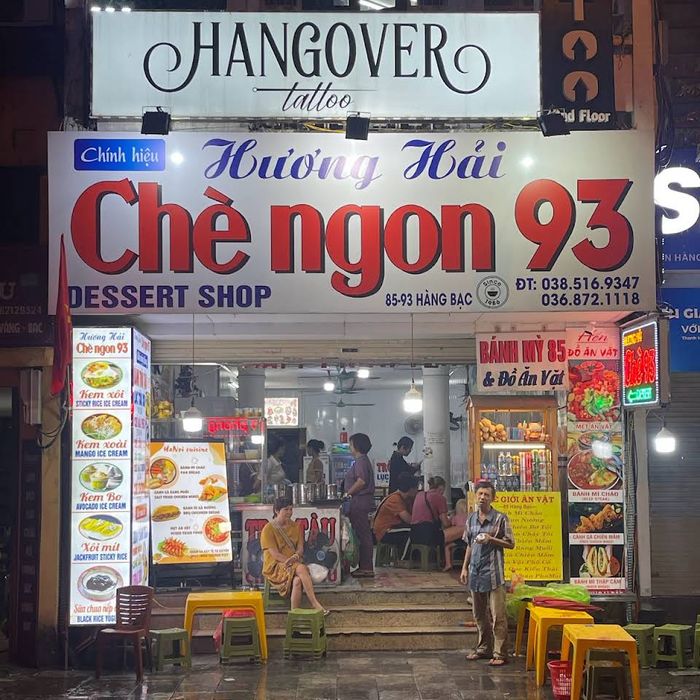 Không gian tại quán Chè Ngon 93