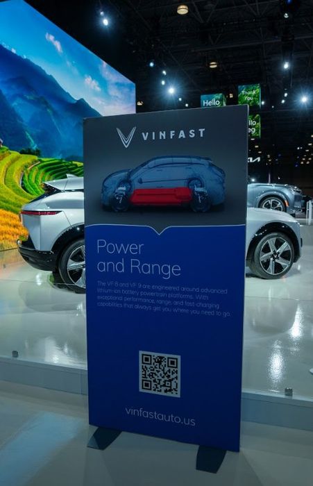 Bộ ảnh đặc biệt của cặp đôi VinFast VF8, VF9 tại sự kiện New York Auto Show 2022 vinfast-22.jpg