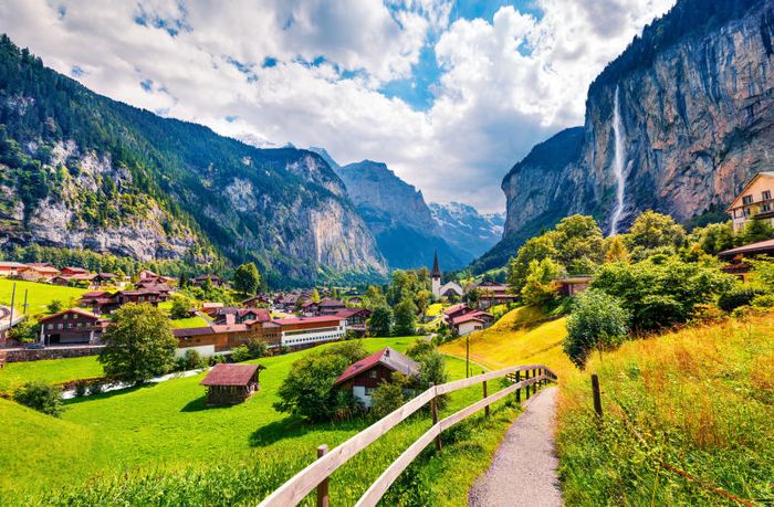 Đặt chân đến làng Lauterbrunnen ở Thụy Sĩ, một điểm đến đầy mê hoặc