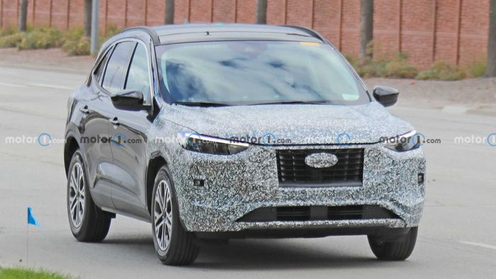 Ford Escape 2023 lộ diện trên đường thử với nhiều thay đổi đáng chú ý 2023-ford-escape-front-view-facelift-spy-photo.jpg