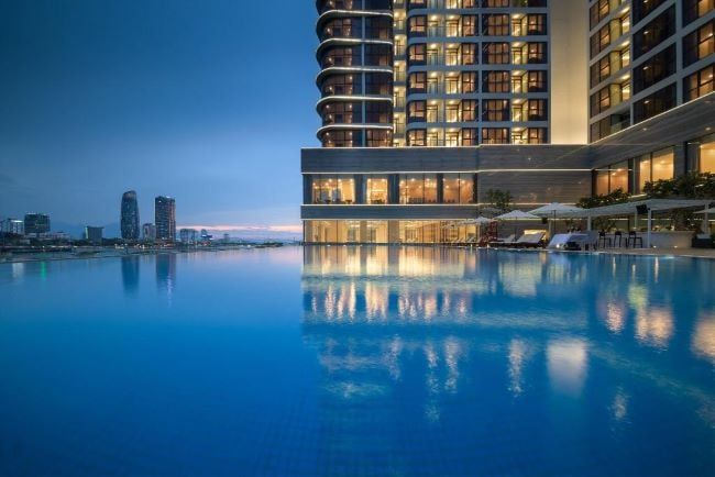 Vinpearl Condotel Riverfront Đà Nẵng có kiến trúc hiện đại và tiện nghi.