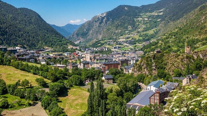 Andorra - vùng đất thần tiên, một xứ sở cổ tích xinh đẹp nằm nơi che mình sau những ngọn núi tuyết.