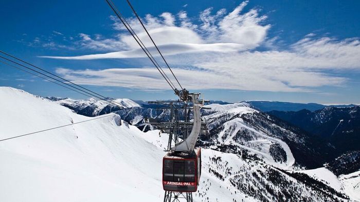 Andorra - mảnh đất thần tiên, nơi trú ngụ sau những ngọn núi phủ tuyết đẹp như trong truyện cổ tích