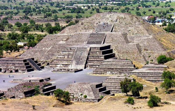 Teotihuacan là một thành phố cổ ở Mexico nơi mà các vị thần được tạo ra.