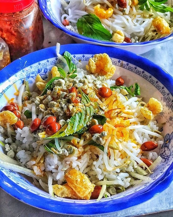 Ăn trưa ở Huế